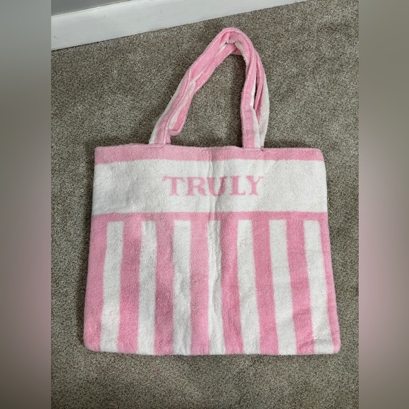 Exclusive Truly Beauty Fuzzy Oversized Beach Bag New in Bag Terry Cloth Summer - Picture 6 of 6